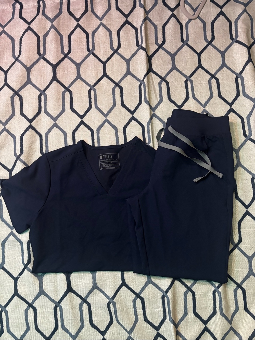 Figs Navy Scrub Set/ Zamora Joggers/ Casma top/ size small NWOT